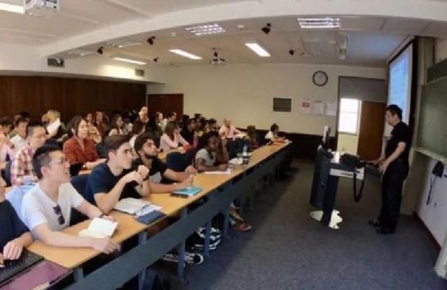 白岩松：大学快成义务教育了，还把自己当成高高在上的精英？