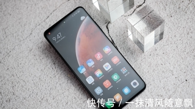 后置|从1999元跌至1299元，一亿像素四摄+256GB，已沦为标准千元机