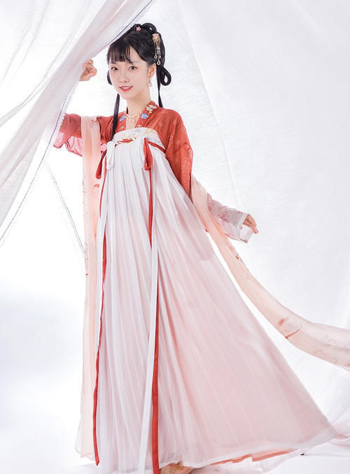 齐胸襦裙#各个朝代的代表性汉服,明制端庄,宋制优雅,你最喜欢哪一种?