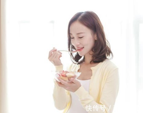 想要越吃越瘦，晚饭是关键，吃晚饭时做好4点，体重悄悄降下来