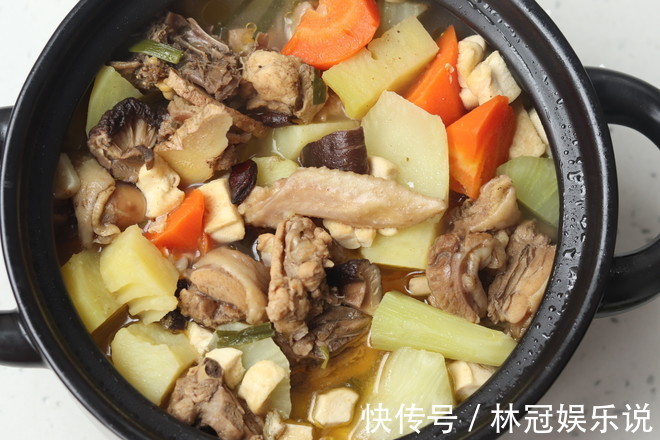 黄皮|它是“碱性食物”，女人常吃，嘴巴不臭，头发乌黑，皮肤也嫩了