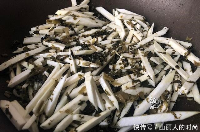 月份|8月份,这菜上市了,生长在水中,不是藕,味道鲜美,口感爽嫩