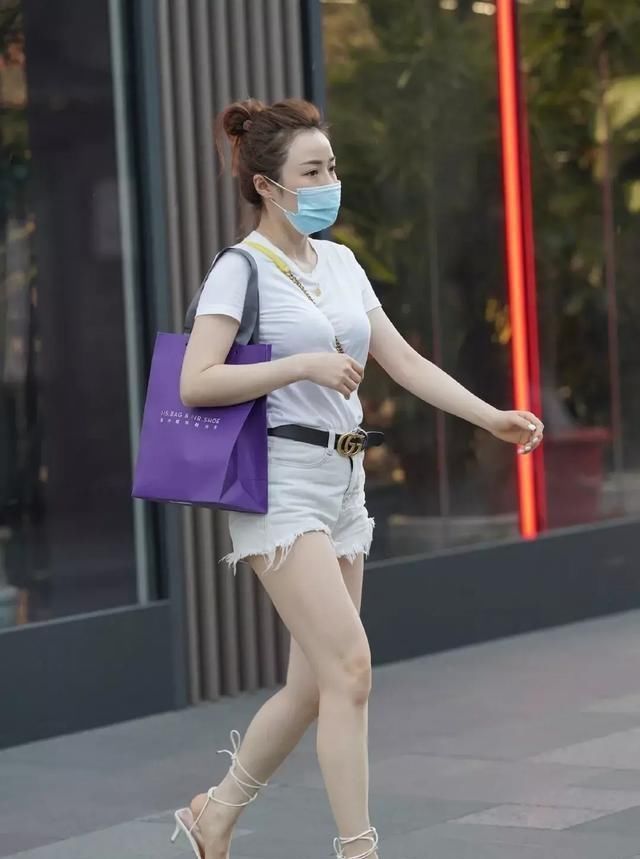 女神打底裤穿搭，才能避免单调无趣，身材火辣