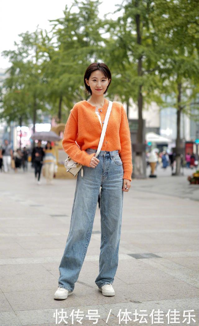 冬季穿搭拒绝平庸，实用的“毛衣+长裤”学起来，基础款也很时髦