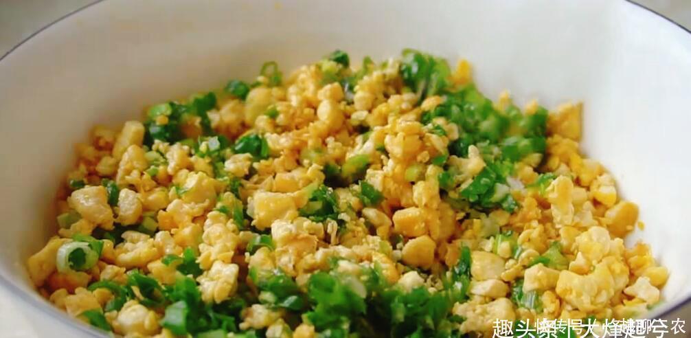 学成的豆腐做法，我家隔天就想要吃，层层裹着馅料，比肉还香