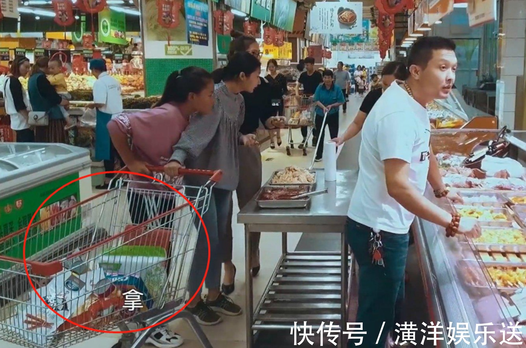 城市|《变形计》农村女孩要回村，挑上千元零食，富豪爸爸变脸真快