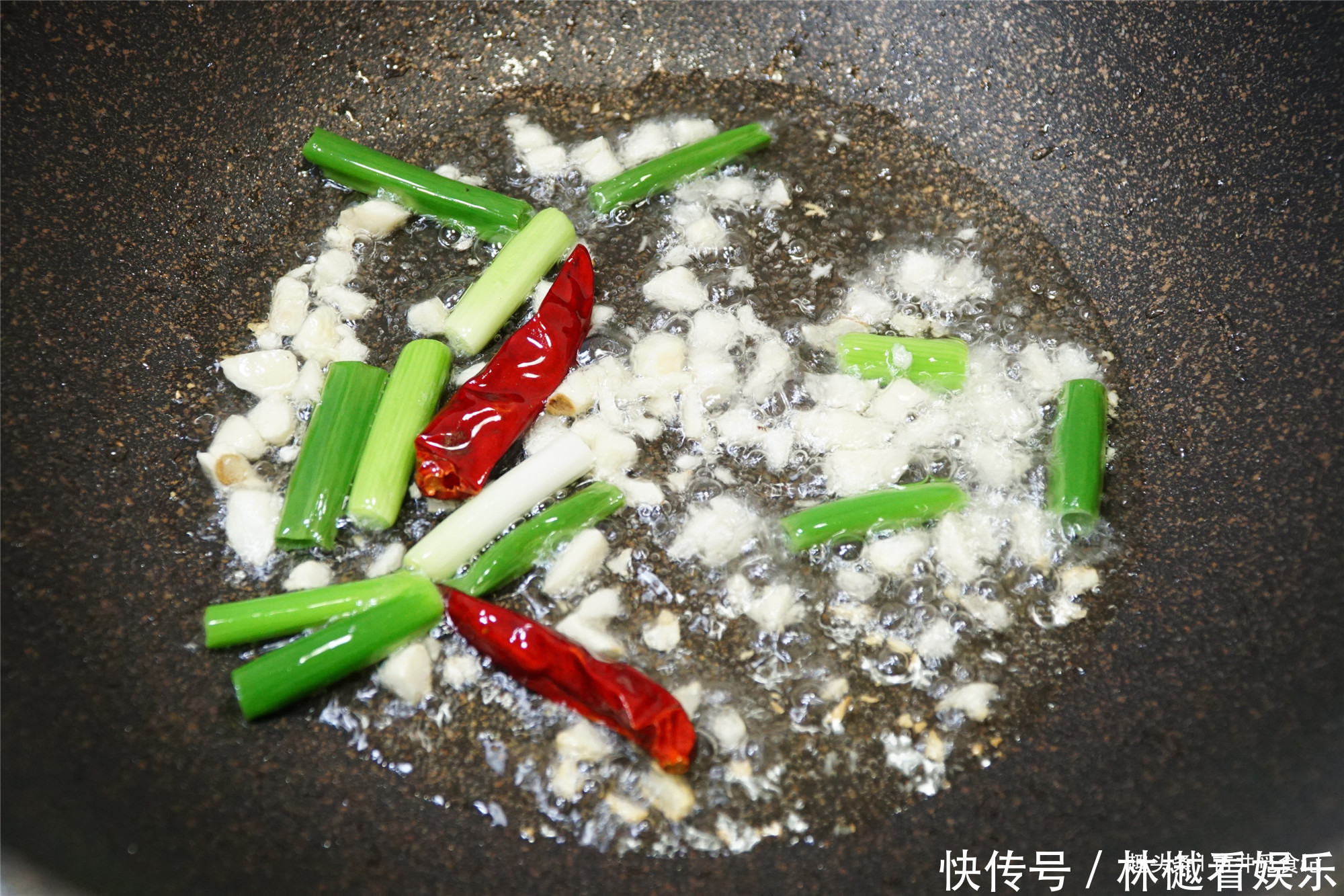 焖烧|腐竹的绝配,比放肉炒好吃,我家一周吃2次,次次光盘不够吃