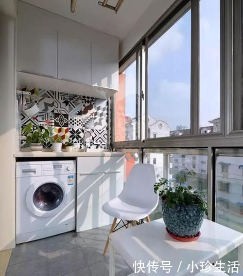 衣物|阳台这么设计,既不影响晾衣服,还能作为休闲区!太聪明了