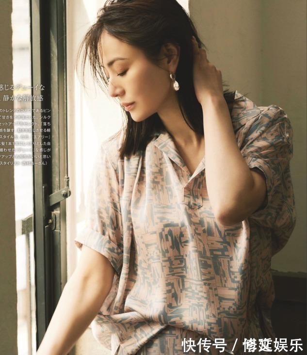 时髦 奔五奔六的女人别总穿深色衣服,试试这些亮色穿搭,时髦更显年轻