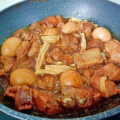 卤蛋腐竹焖排骨