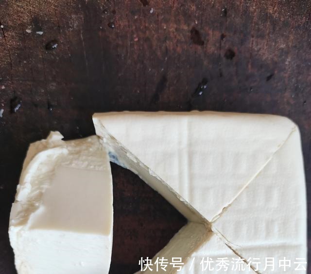 一块豆腐,两道菜,10元左右,小老百姓的小日子,就这么造!