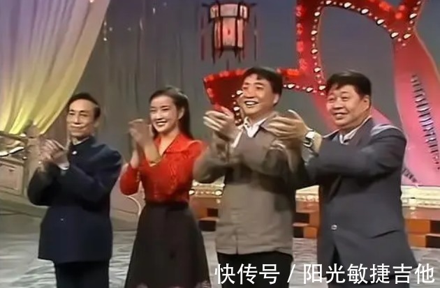 电话点歌,神仙打架,节目表演到一半去敲钟,曾经的春晚有多会玩