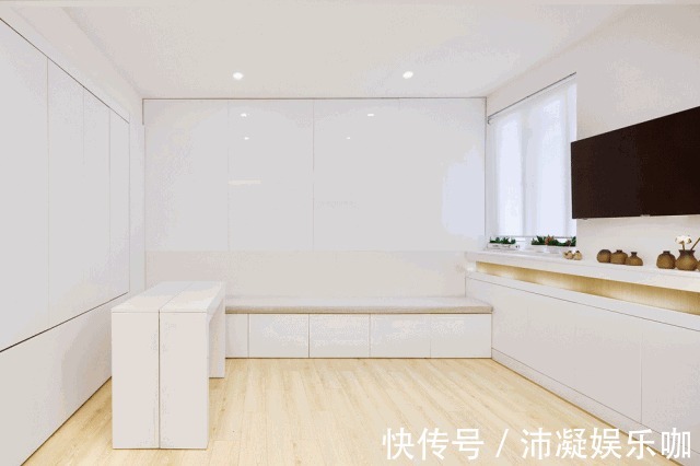 收纳|60㎡简约风小户型,客厅藏张床打开秒变3居室,太机智了!
