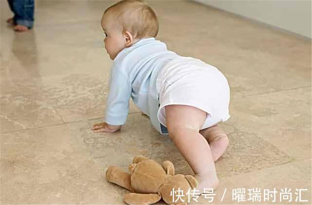 第三阶段|宝宝没到这个月龄最好不要坐婴儿车,脊椎可能会受伤,父母别大意