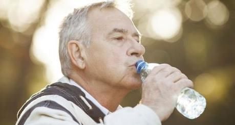 上起床后出现5种情况,或在警告你肝脏早已“伤痕累累”