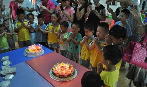 女儿|女儿幼儿园过生日,带的蛋糕却无一人吃,老师的解释让妈妈很惭愧