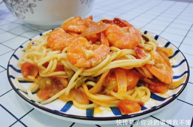  女儿生日，我在家做一桌菜，荤素搭配有汤有面，成本不到100块