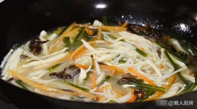 秋季要多喝这汤,看着就很有营养,暖胃又驱寒,明星在家也做了