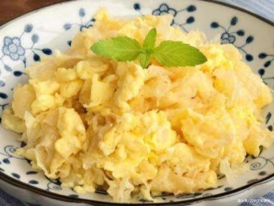 燕窝|“穷人的燕窝”，和鸡蛋炒着吃，肌肤细腻，淡化雀斑，改善气血