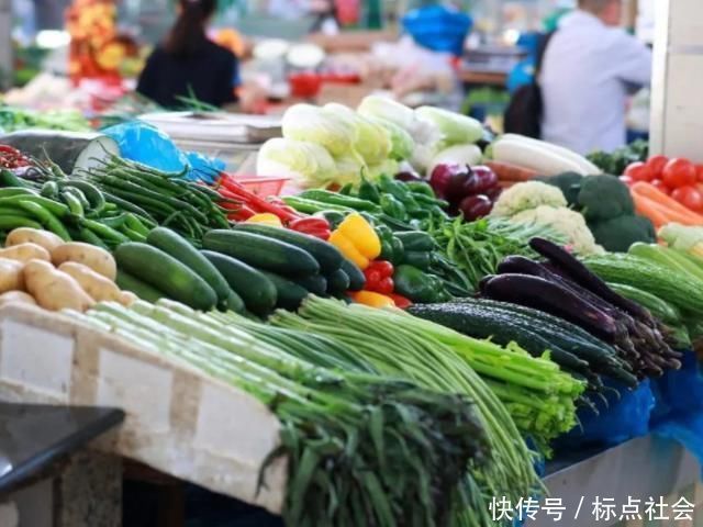 电商生鲜越来越火，未来会取代“菜市场”？网友：你想太多！