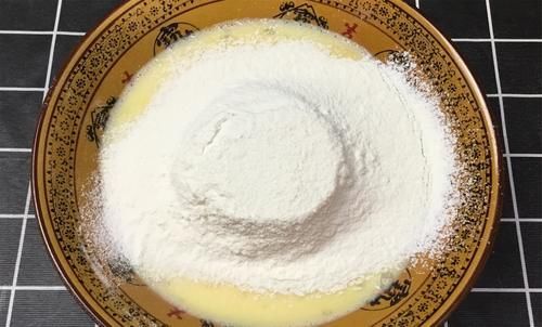 懒人蛋糕|4个鸡蛋，1碗面粉，不用烤的蛋糕，不塌不回缩，松软香甜