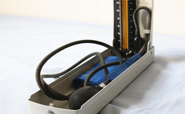 测量|血压140／90是高血压吗？要吃降压药吗？如何判断身体有没有损伤？