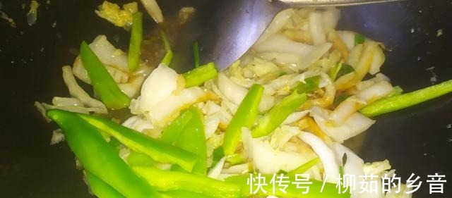 「醋溜白菜」秋天的白菜口感最佳，味道鲜美，清脆好吃！