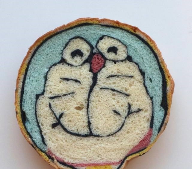 多啦日本网友制作龙猫面包切开有惊喜,网友:拜托要拿出来卖!