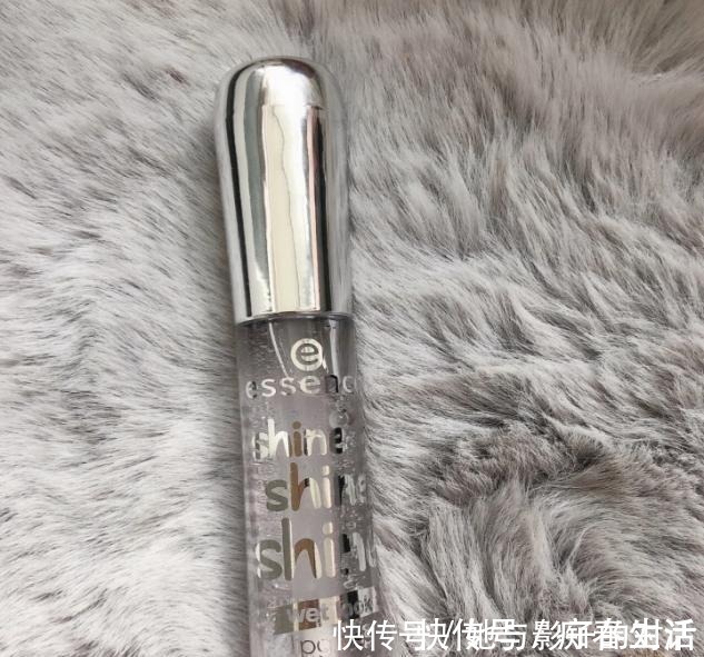 嘟嘟唇|氛围感美女唇妆是重点,口红谁都涂,配合小技巧颜值翻倍!