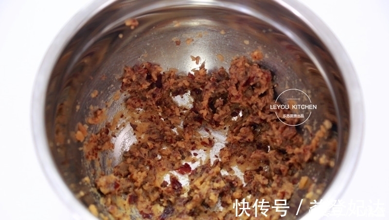 枣糕|想吃枣糕,用电饭锅就能做,不用打发,不用发酵,拌好面糊就入锅