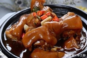 美食推荐:腐竹焖猪脚、酸辣折耳根、双椒烩鸡翅制作方法