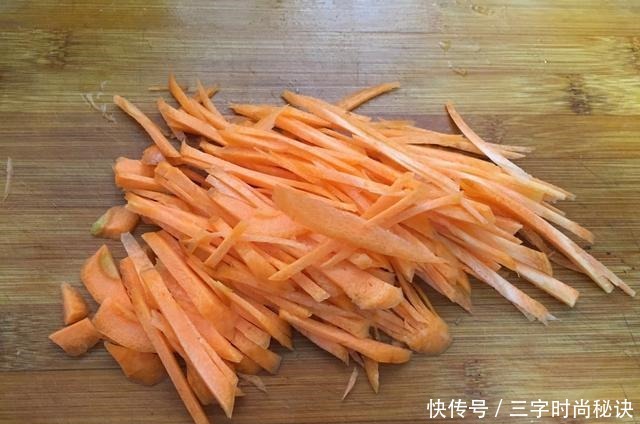 冬天就馋妈妈这碗面,进屋就能闻到香,连吃两碗才过瘾