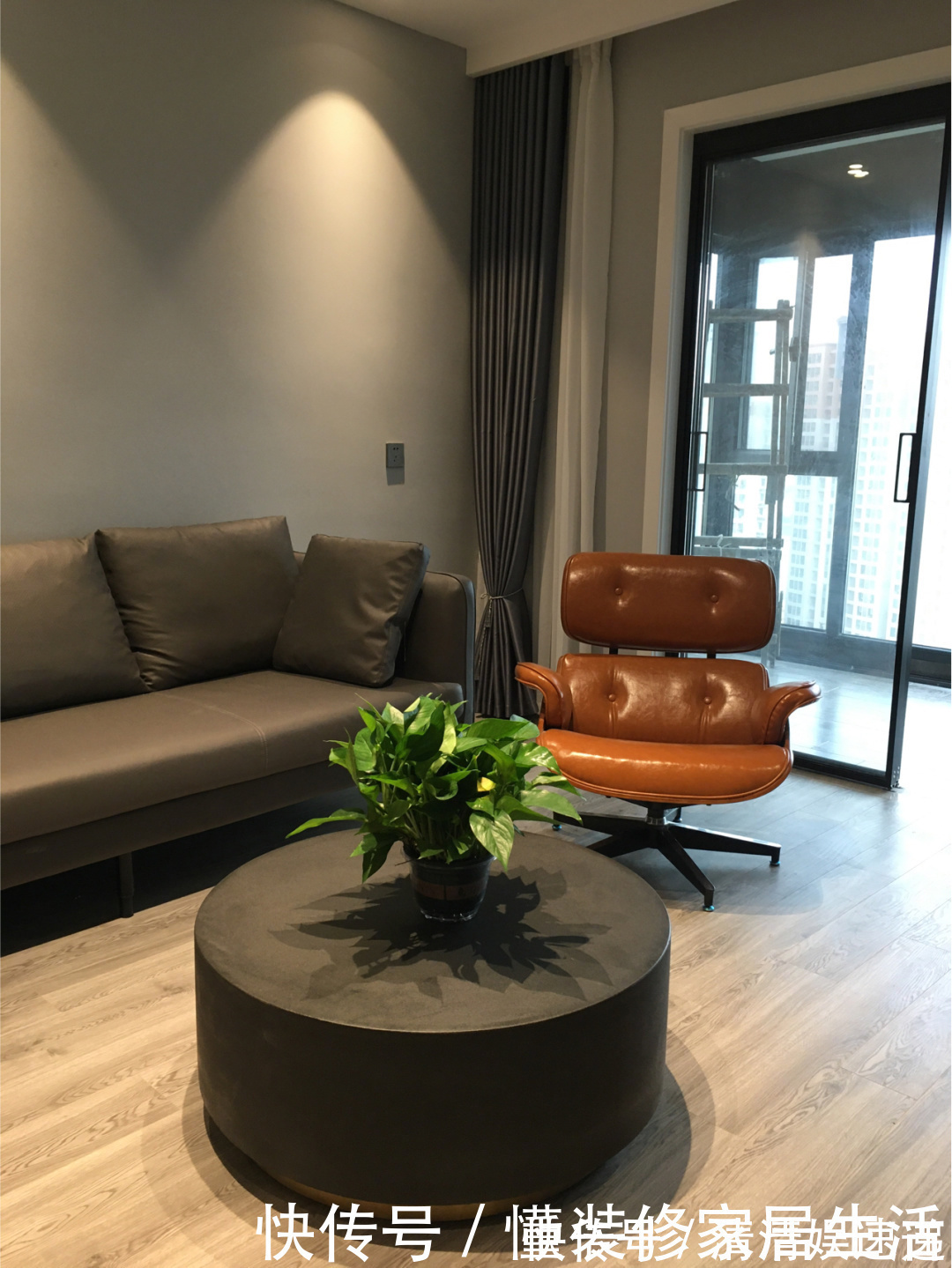 时尚|现代风的新房装修完工，入户就被迷住了，简单的装修居然这么好看