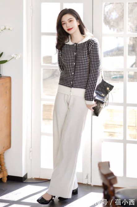 直筒裤|40岁女人选裤子“穿白不穿黑”,借鉴这一组搭配要点,优雅又体面