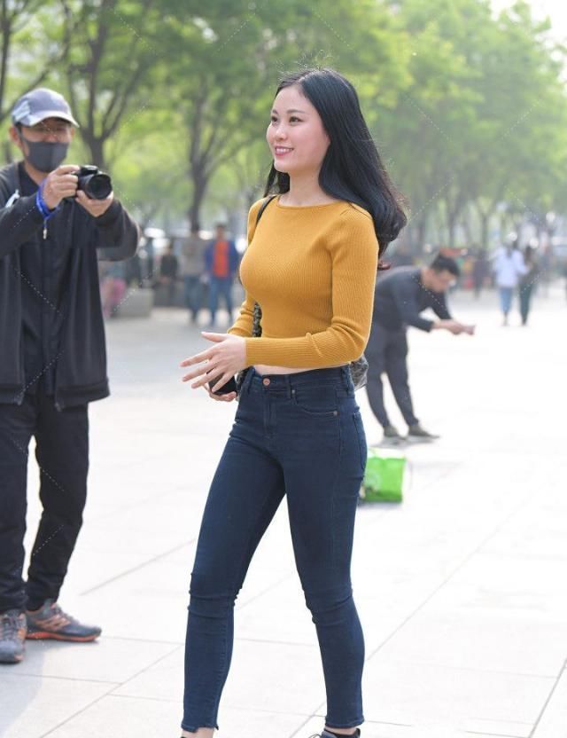 时尚|穿牛仔裤时尚耐看又省心,让你轻松展现出自信靓丽的美