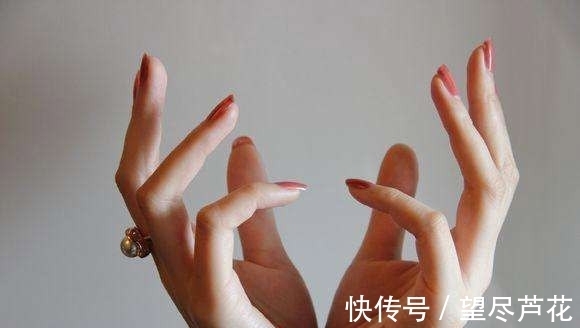 干裂|一天涂八百遍护手霜,为何你的手还是粗糙甚至干裂?