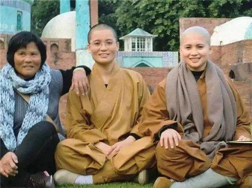  出家为尼|广东一家3姊妹：个个长相靓丽却选择出家为尼，如今2人已成为住持