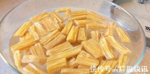 腐竹直接在水里泡就错了,饭店都是这样做,简单方便还筋道