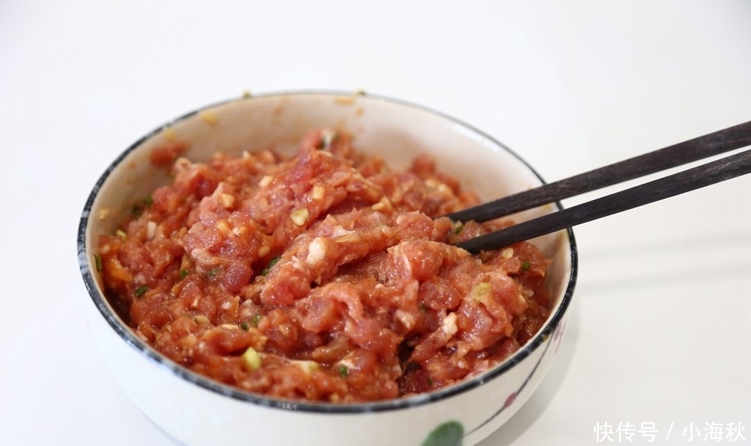 尖椒别总炒着吃，换一个新做法，香而不辣，大人孩子都抢着吃