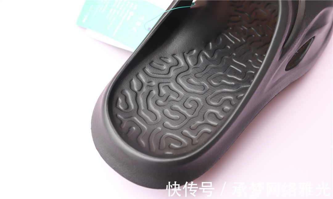 鞋底|咕咚运动舒缓拖鞋，真正的踩屎感，极致舒缓双脚