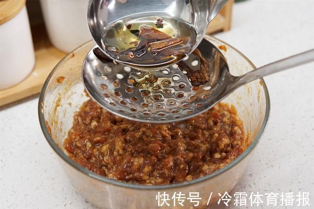 饺子|做白菜馅饺子,调馅时多加一步,白菜不出水,不缩成团,饱满多汁