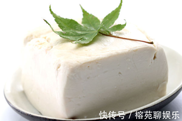 身体健康|女性过了45岁，要多吃三种碱性食物，帮你补足雌激素，六十不显老