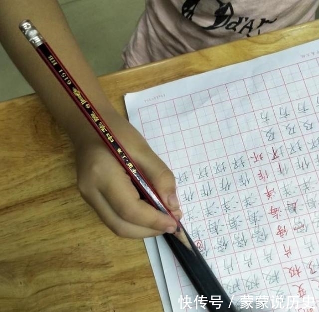 工整|宝宝写字超工整,小学老师看了直摇头,这种孩子上学后很吃亏