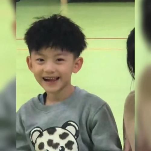 幼儿园小男孩打扮酷炫，满头锡纸烫太帅获高赞，网友：也太好看啦