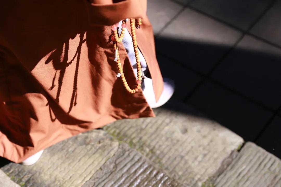 赵州禅师$高僧写下一首诗,只有短短的4句,却胜过你读过的所有鸡汤