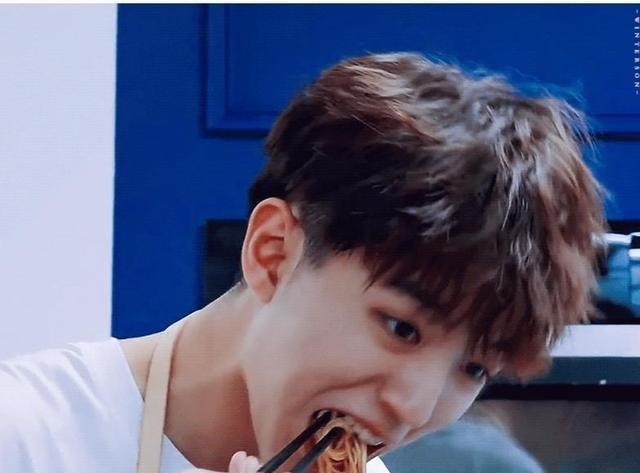 火锅|王俊凯晒20宫格和健身餐说拜拜火锅烧烤奶茶……我来了!