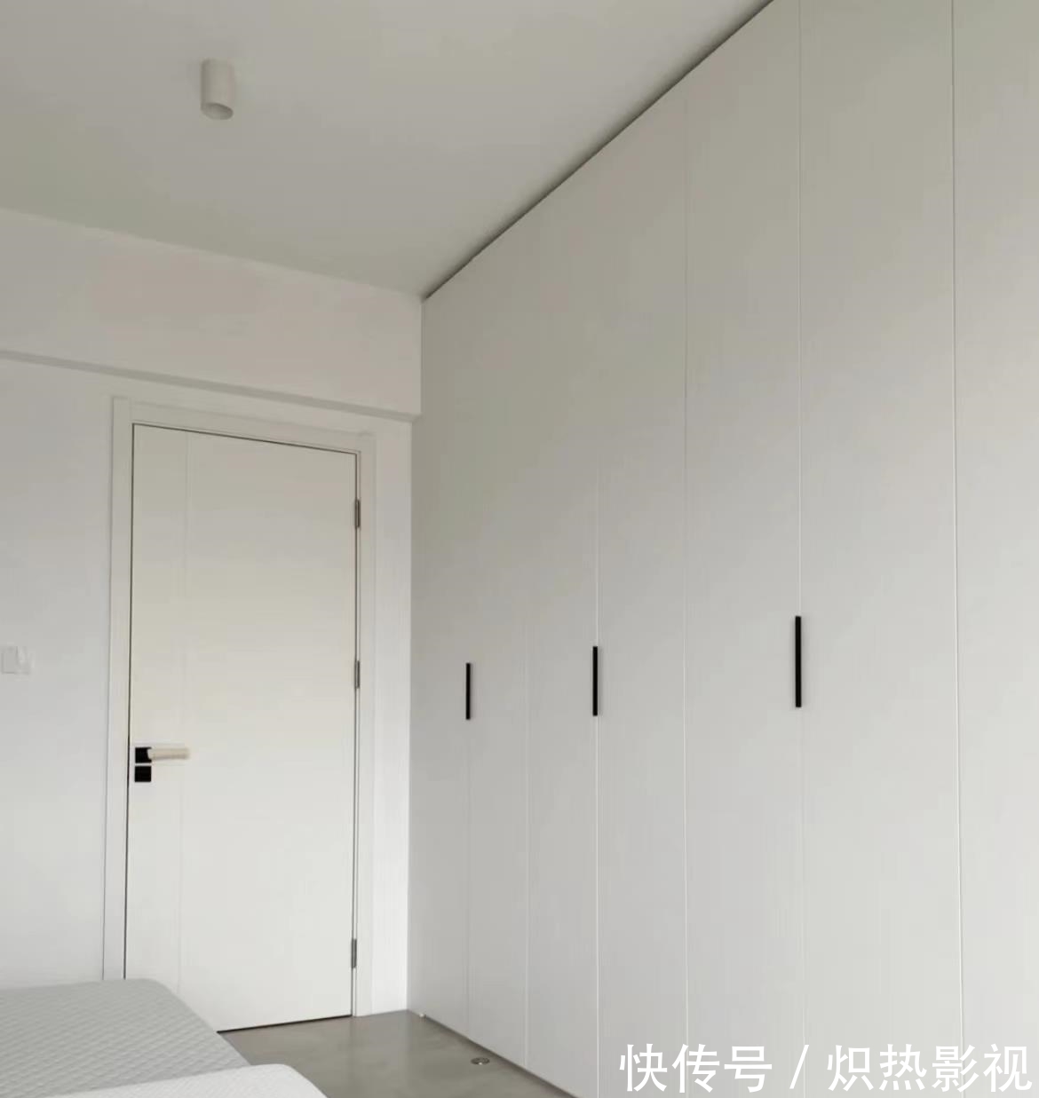 收纳|110㎡简约风,花费10W做橱柜,全屋“空无一物”,太舒适了