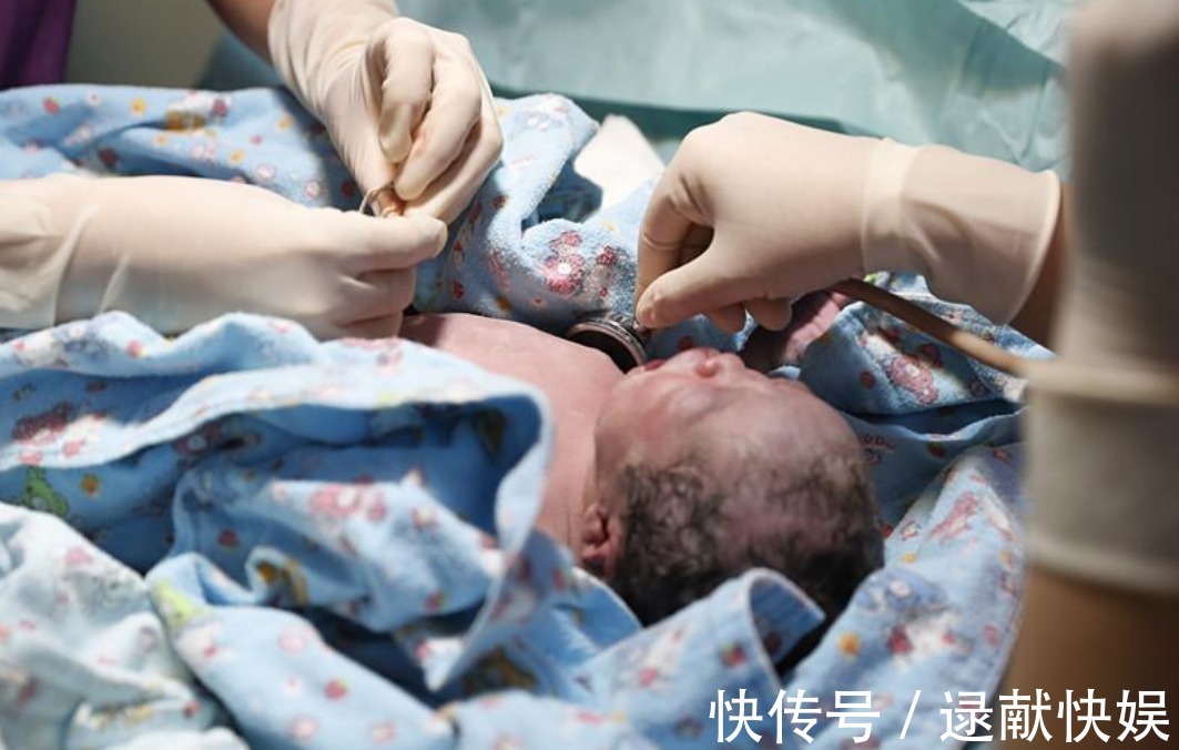 宝妈|抗麻体质孕妇“生剖”双胞胎,哭声撕心裂肺,产房外丈夫泪如雨下