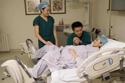 丈夫|“最怂丈夫”走红,产房里哭天喊地,产妇忍无可忍:给我gun出去