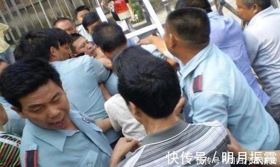 孩子|23岁产妇分娩,产房外来了十几个家属,孩子出生后护士才知道真相